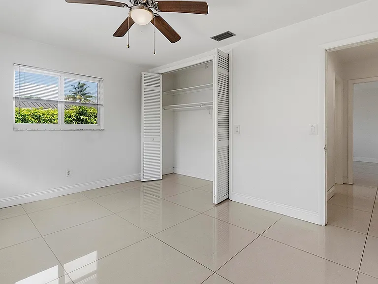 2910 NE 40th Ct — Photo 16