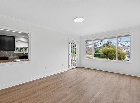 4th image of 254 Hesper Ave