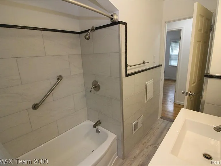 24301 Colgate St — Photo 12