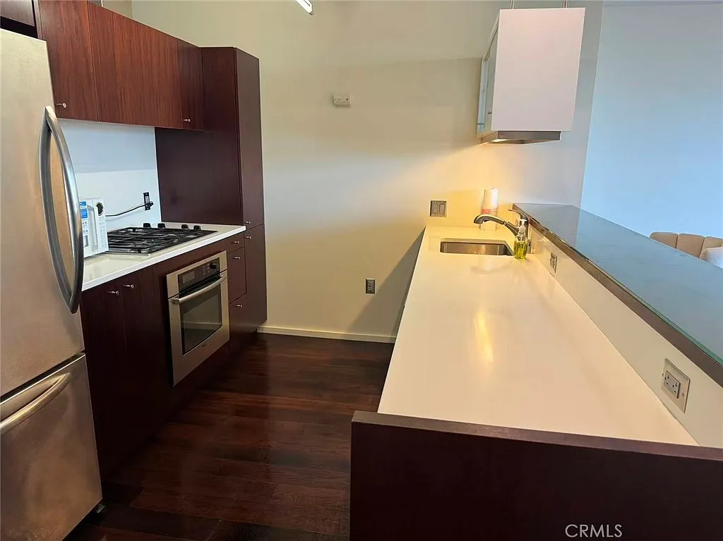 1 bed, 920 sqft, $2,900 — Photo 3
