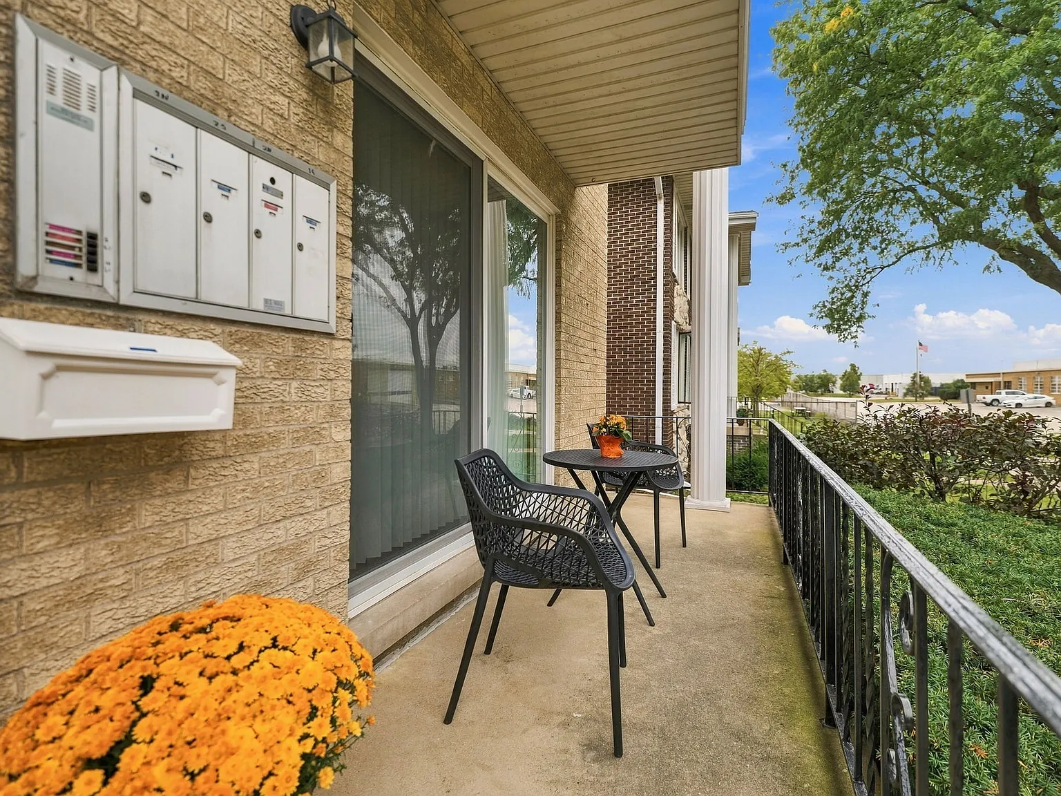 1 bed, 900 sqft, $1,450 — Photo 3