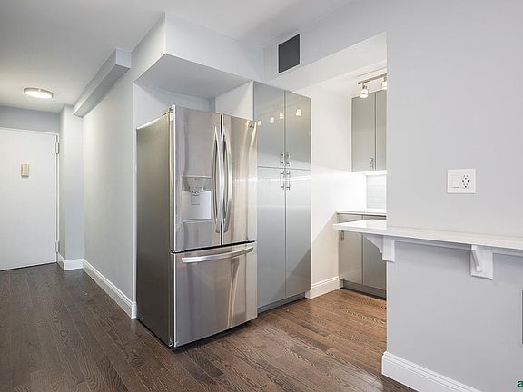 5th image of 155 E 38th St APT 18A