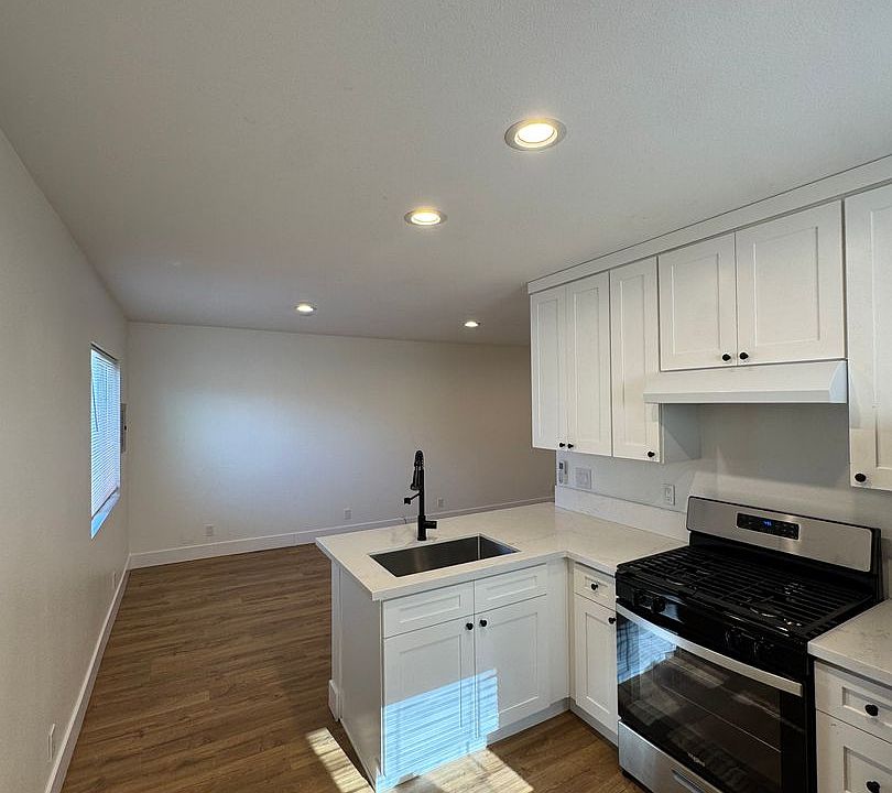 1st image of 4318 N Lakewood Blvd #B