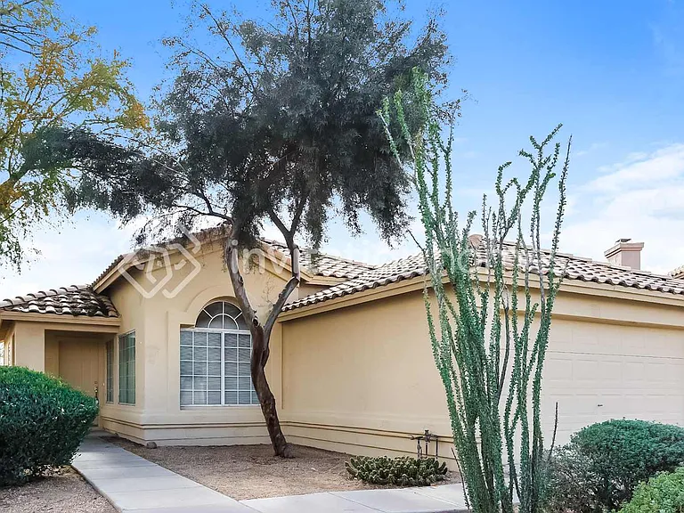 7451 W Via Del Sol Dr — Photo 1