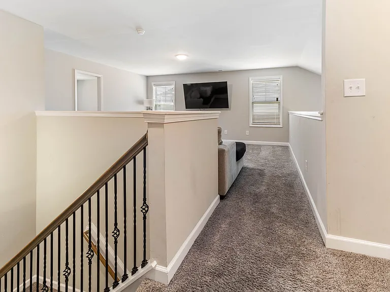 66 Kensington Dr — Photo 26