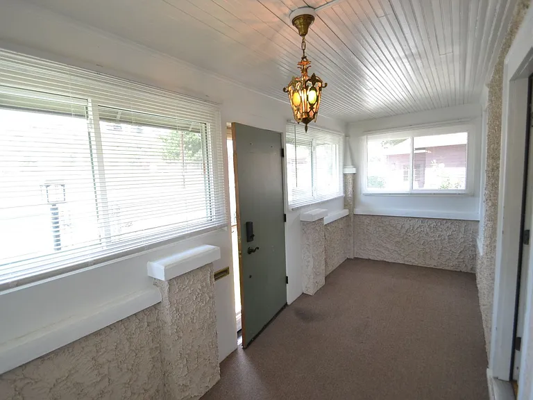 821 N Walnut St — Photo 4