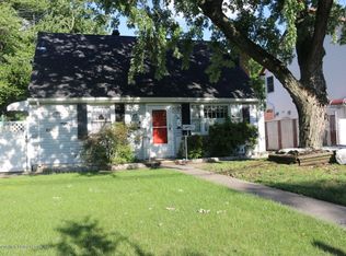 381 Willow Rd E, Staten Island, NY 10314