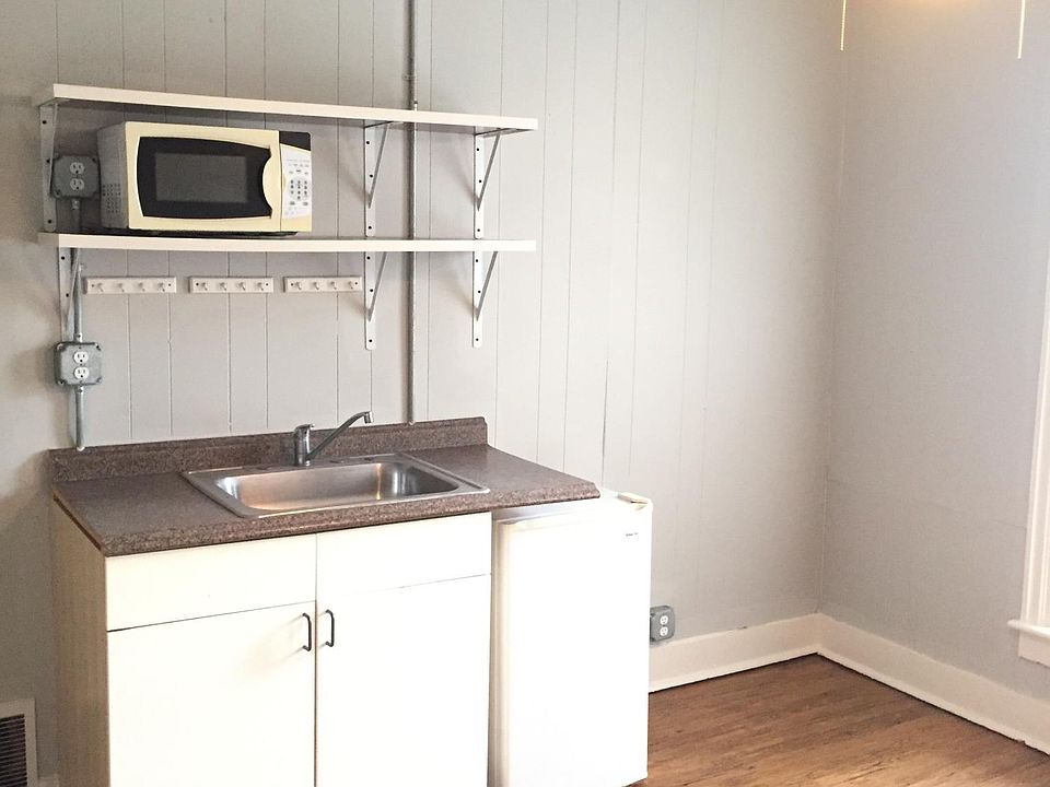 2nd image of 208 3rd St APT 5