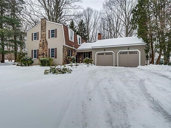 Fabulous Curb appeal on this Country Lane Home!