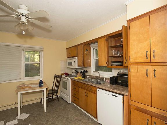 4th image of 121 Orchard Ave