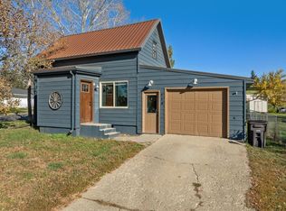 118 4th St NW, Tioga, ND 58852