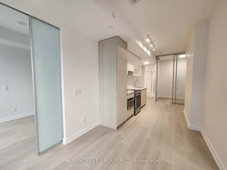 100 Queen St E #605 — Photo 9