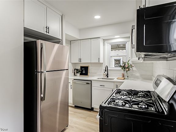 5th image of 6333 W 130th St