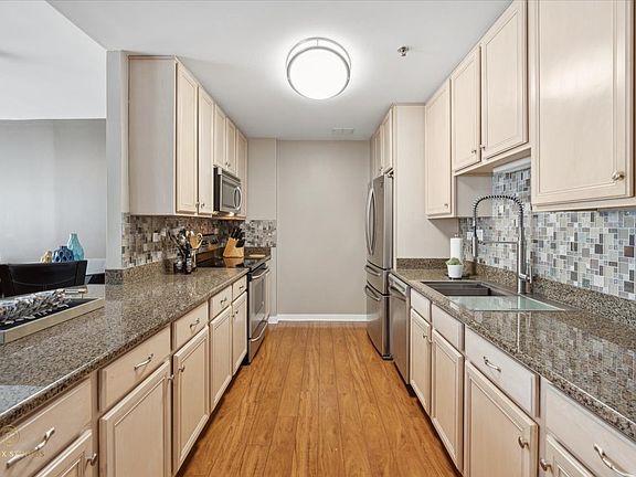 4th image of 77 S Evergreen Ave Unit 406