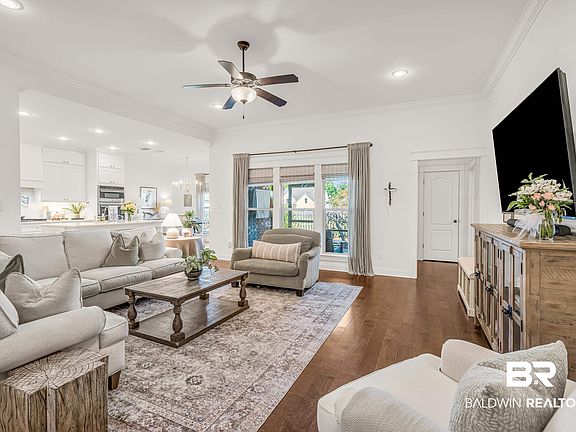 5th image of 243 Hawthorne Cir