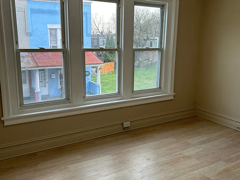 417.5 E Court St — Photo 11
