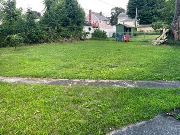 2 Cohasset St, Worcester, MA 01604