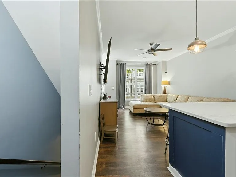 1133 Village Ct SE — Photo 3