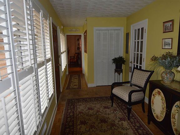 2nd image of 546 Lyndale Dr