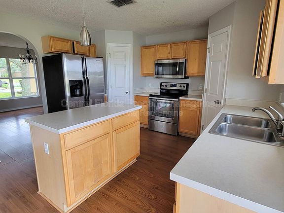 4th image of 4963 Fiske Cir
