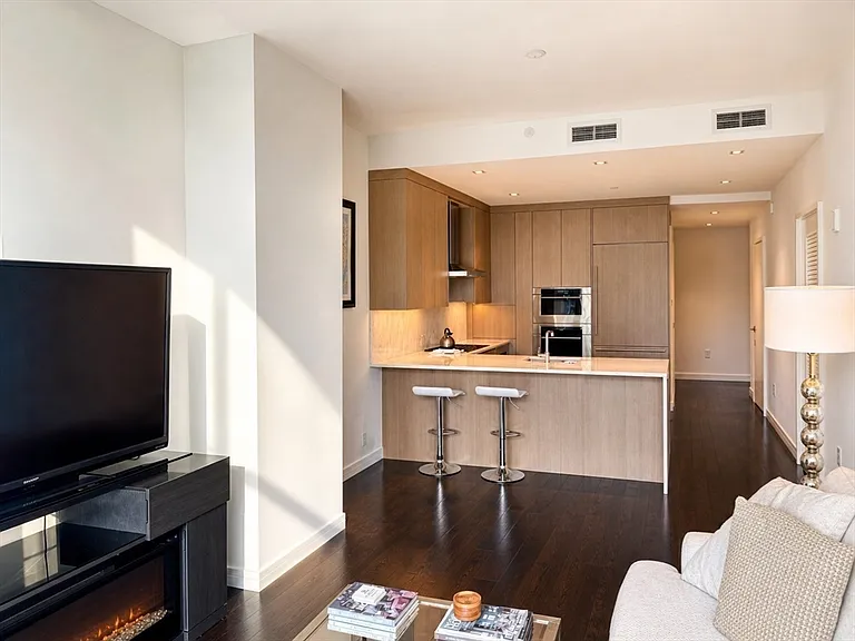 150 Seaport Blvd #20G — Photo 5