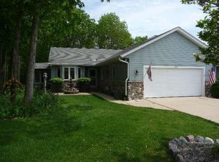 5322 S 45th St #13, Greenfield, WI 53220