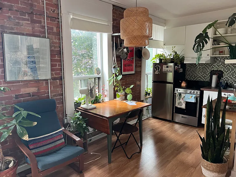 225 Gladstone Ave — Photo 22