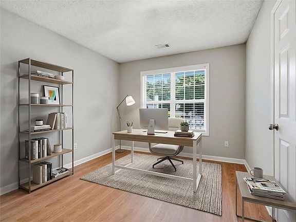 4th image of 35 Montgomery Ct