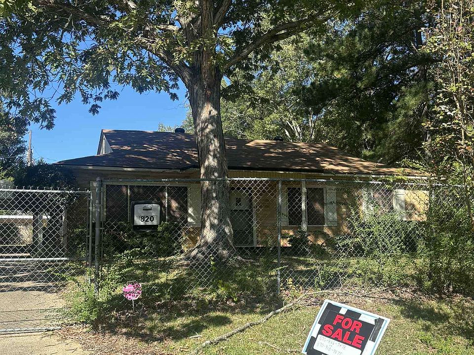 1st image of 820 E 6th St