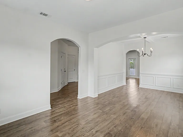 906 Rachel Ln — Photo 3