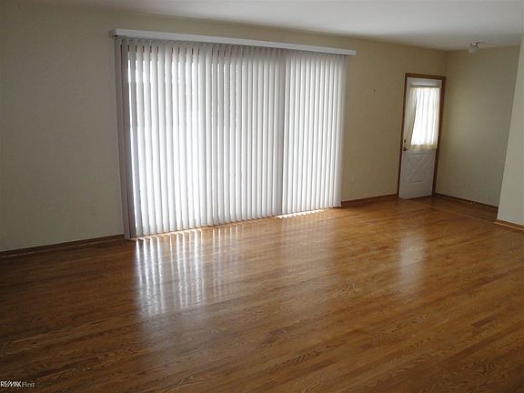 4th image of 49433 Chesterfield Ct