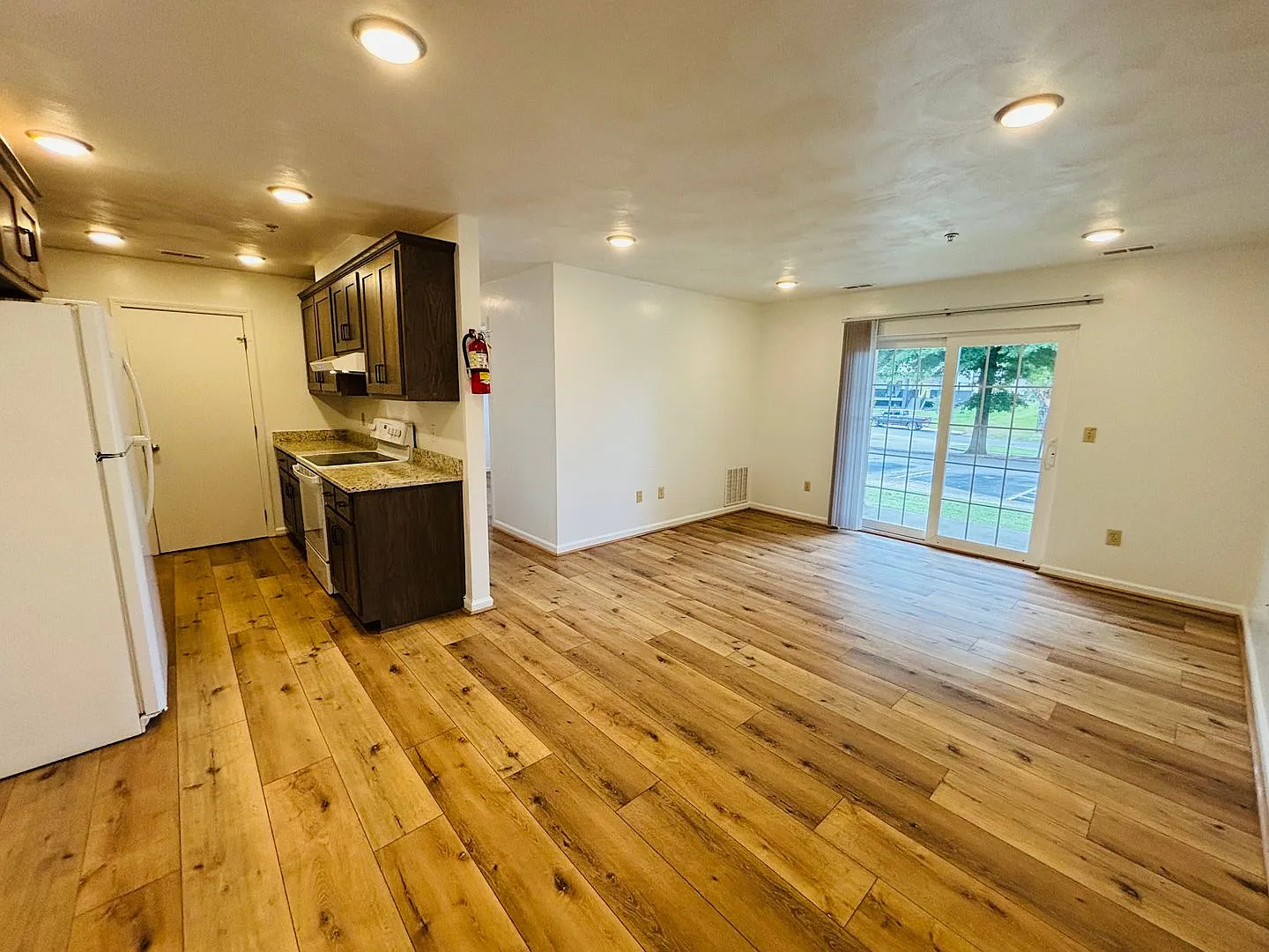 927AB - 410 Houston St. - DM — Photo 3