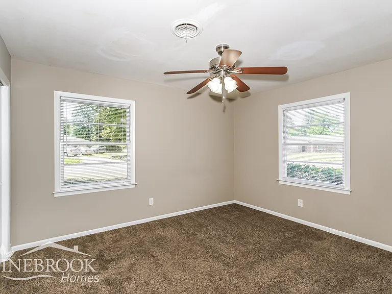 1920 Preston Dr — Photo 6