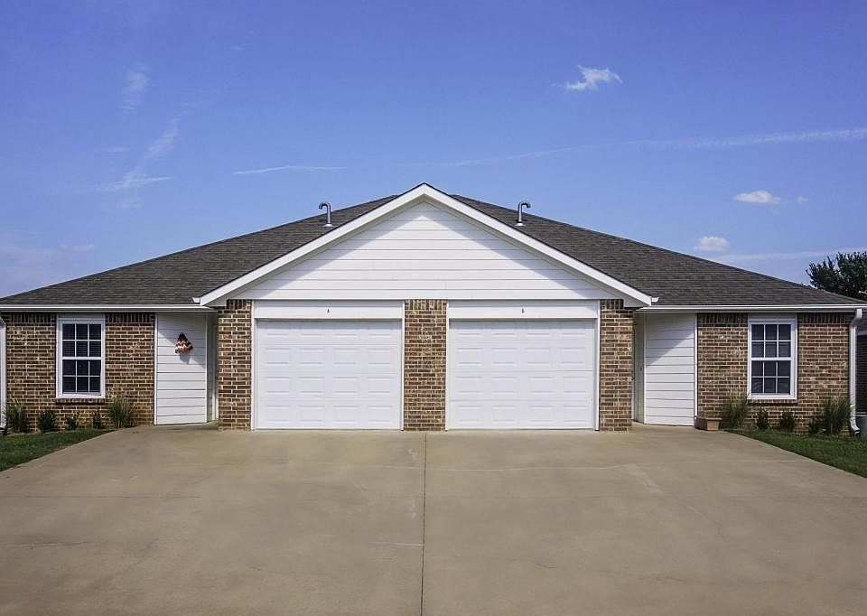 1st image of 2804B Village Ct