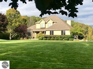 124 Springhill Rd, Traverse City, MI 49696