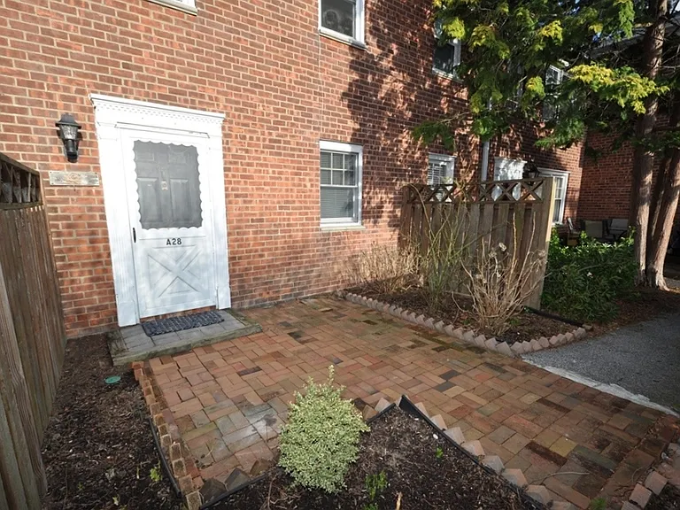 100 Cedar St #A28 — Photo 29