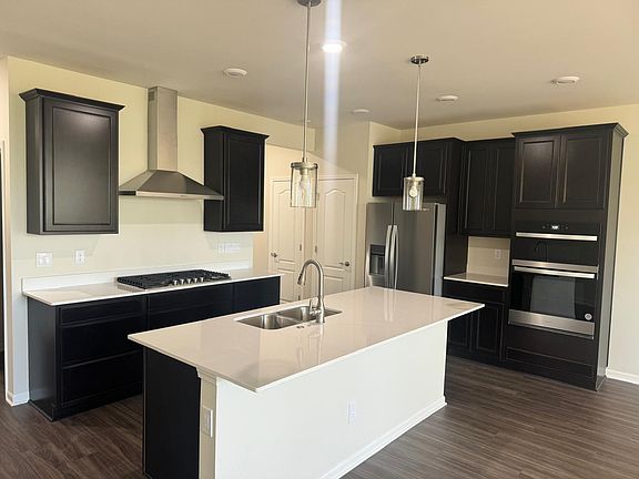 4th image of 732 Addison Cir