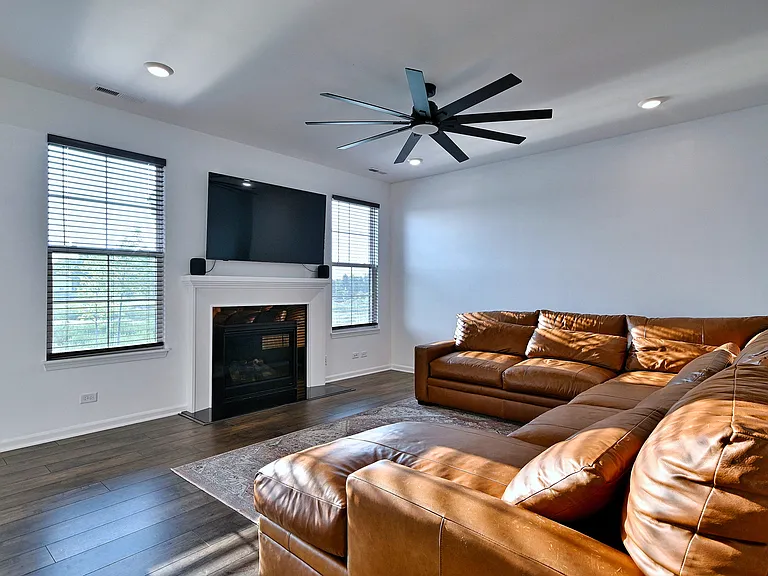 311 Dennis Ln — Photo 6