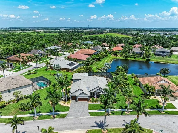 303 Cockle Shell Loop, Apollo Beach, FL 33572