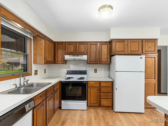 3rd image of 209 Bona Vista Dr NW #25