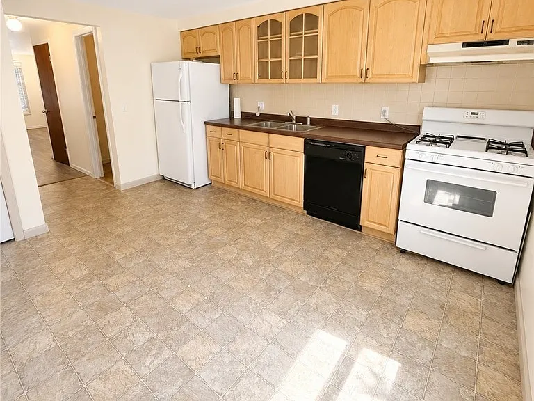 1 Robin Rd — Photo 6