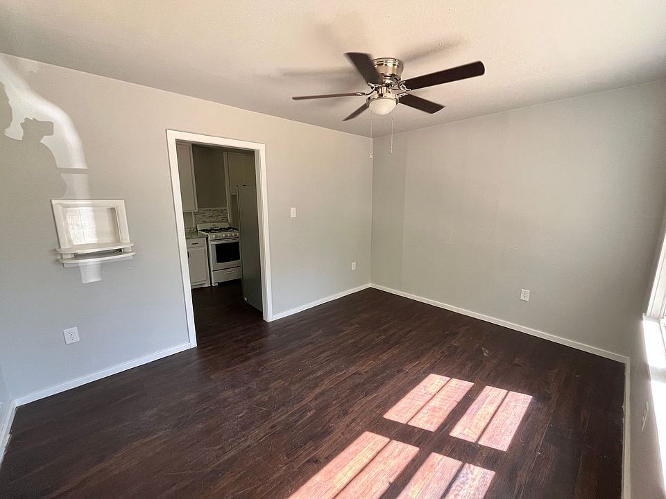 2nd image of 910 SW 7th St #1