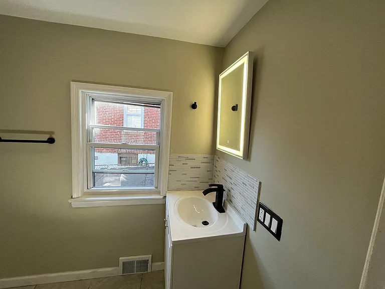 1240 Ohio Ave — Photo 3