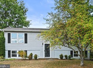 135 Oak View Dr SE, Leesburg, VA