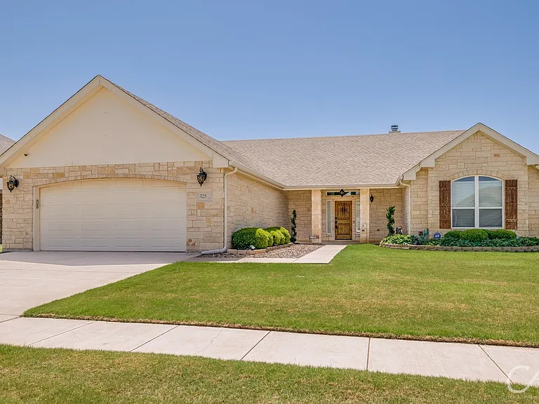 325 Mill Creek Dr — Photo 1