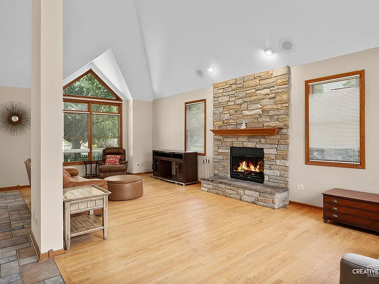 24456 Tufton St — Photo 3