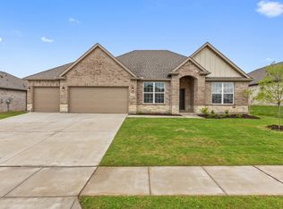 215 Briarwood Dr, Nevada, TX 75173