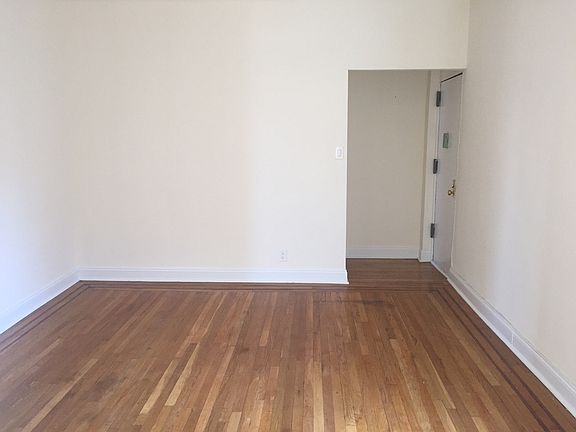 4th image of 223 13th St APT 4