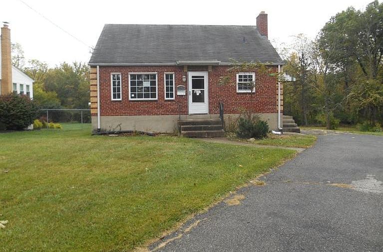 1st image of 8101 Hollybrook Ct