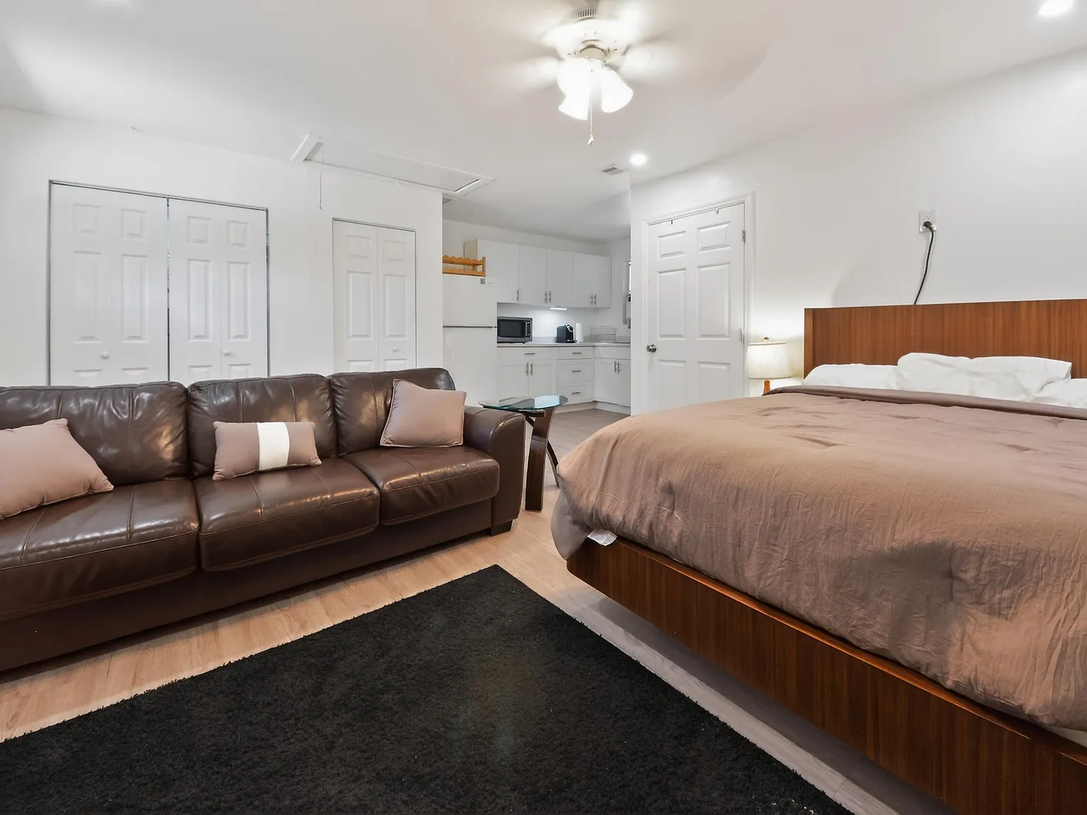 1 bed, 1.0 bath, 3436 sqft, $1,700 — Photo 2
